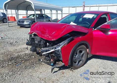 2025 Kia K4 Lxs z USA, uszkodzony, nr VIN 3KPFT4DE6SE105540